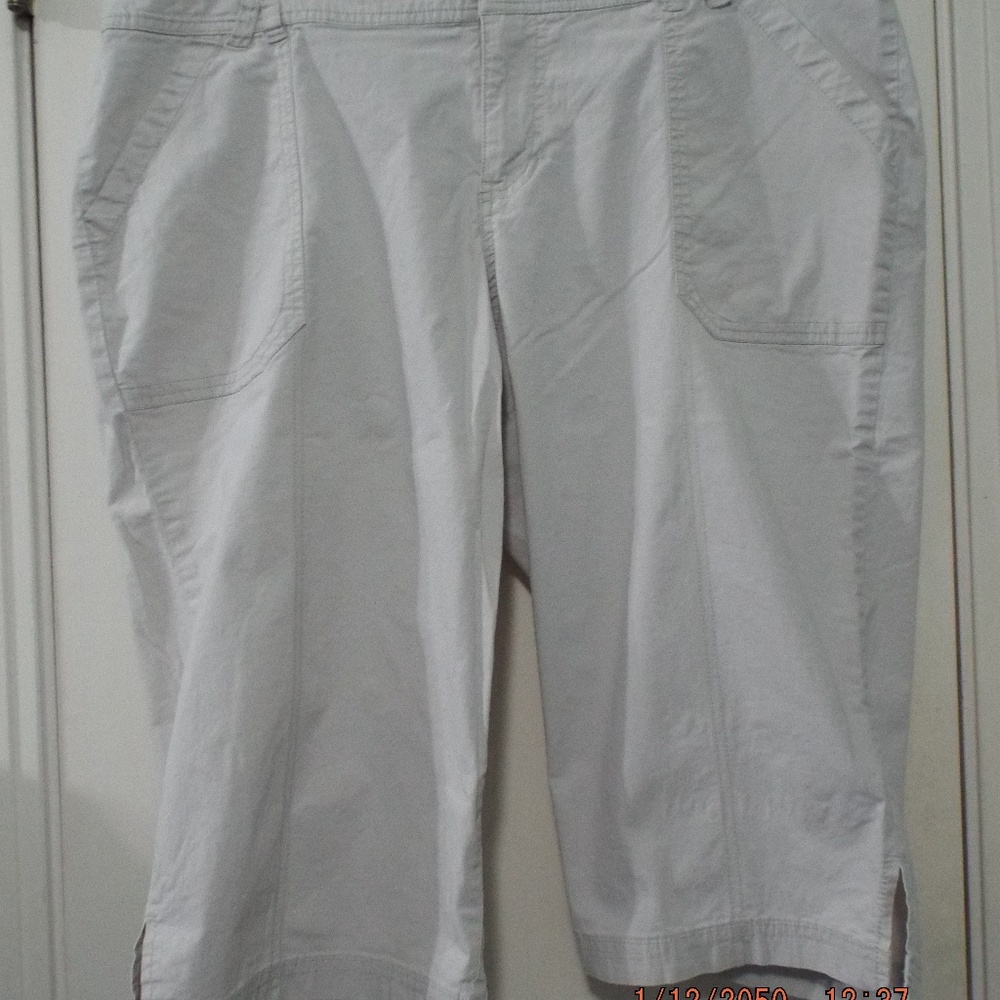 Khaki Capri